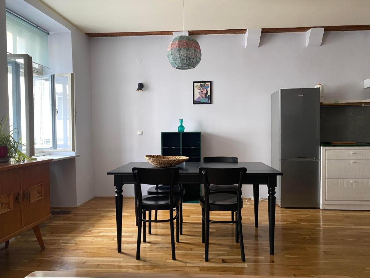 Vintage Charm Apartment Ljubljana Bagian luar foto
