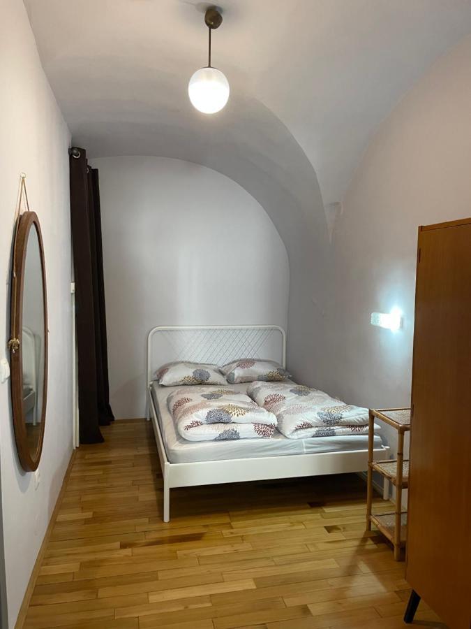 Vintage Charm Apartment Ljubljana Bagian luar foto